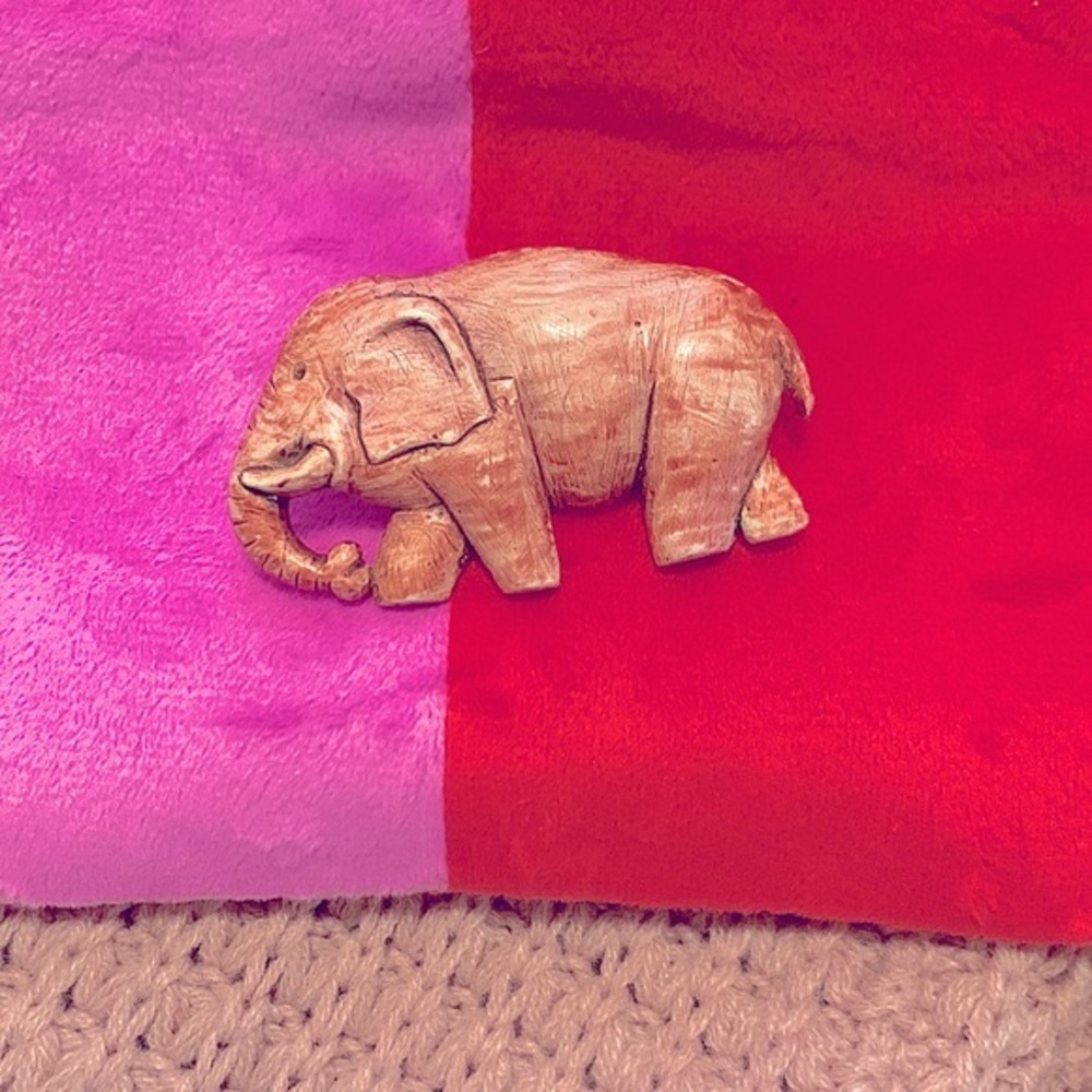 ♥️🐘»-Elephant Lovers-»Very Unique»Vintage Elephant Clay_Like Brooch»Fashion Pin